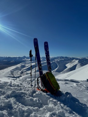 The Two Thumbs delivered today. We hunted out sheltered pockets of snow that had escaped the W–SW winds and were rewarded with plenty of creamy turns, sunshine and spectacular mountain scenery. Days like these, shared with a great crew, are what keep us coming back. 🏔️⛷️
#TwoThumbRange #SkiTouring #BackcountrySkiing #LakeTekapo #FirstTracks - The Two Thumbs delivered today. 9