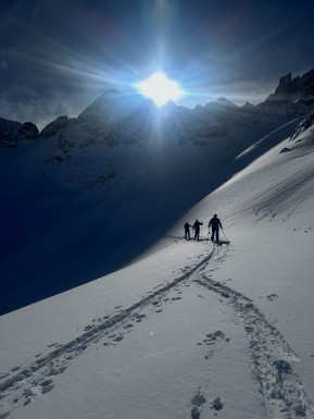 The Cass delivered this week. 🤙🏔️⛷️
An early morning 4WD up the valley, a heli flight into the heart of the range, and a fresh top-up of powder to kick things off. By the end of the week, we were carving spring corn in the sunshine.
There was a wee dram (or two) at the Bad Decision “Whiskey Hut” 🥃, plenty of remote ski touring, a lap of the “Scorpion”, and a final hike out to Memorial Hut for a picnic lunch in the sun before the 4WD back down the valley.
Kiwi ski touring at its finest — no ski lifts, no crowds, just real backcountry wilderness, with a touch of comfort in Glenmore Station’s heated private huts.
That combination of wild, remote skiing and a warm hut to come home to is what makes the Cass Valley such a unique experience.
📸 @elke_mountain_guide
#CassValley #SkiTouring #BackcountrySkiing #SkiTekapo #EarnYourTurns - The Cass delivered this week. 2