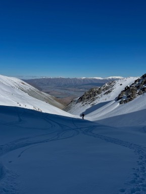 Five days. Endless powder turns. It’s been a busy week.✨⛷️
Erewhon Hut delivered the goods — from mellow laps to big lines, we scored it all. The snow was light, the weather was on point, and the stoke levels were sky high. 🏔️❄️
Nothing but happy faces, tired legs, and memories to last until the next mission. This is what ski touring dreams are made of! 💙
#ErewhonHut #SkiTouringNZ #PowderDays #FirstTracks #EarnYourTurns #SkiUphill #SouthernAlps #SkiAdventure #BackcountryBliss #SkiTouring #SplitBoarding #BackcountrySkiing #AlpineRecreation #NZMGA #WeAreIFMGA #GuidesLife
@erewhon_hut @nzmga - Five days. 2
