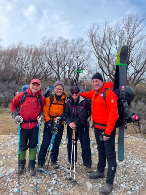 It’s always nice to get reviews from our guests, so we thought we’d share this one ☺️
“Having done Nordic skiing/trekking elsewhere in the world, we weren’t sure what to expect in New Zealand. And, having lived in New Zealand for many years, we weren’t sure what the Two Thumbs Range would be like. We were pleasantly surprised by the unique offerings and exceptional delivery of our adventure, a 4-day trip in the Two Thumbs Range in late August.
Axel made flexible arrangements for our party of 4 and provided us with excellent gear and guides. Simon and Shea were a great match for our group, allowing us to go in different directions with different gear while meeting up for lunches together. The food was superb and well presented. Laughter and good cheer rang from the hut each evening.
Overall, a fantastic experience! Great folks and great memories!”
— D. Kolb
📸 S. Ball
#NordicSkiing #SkiTouring #RexSimpsonHut #TwoThumbRange #TekapoAdventures - It’s always nice to get reviews from our guests, so we thought we’d share this one ☺️ “Having done Nordic skiing/trekking elsewhere in the world, we weren’t sure what to expect in New Zealand. 9