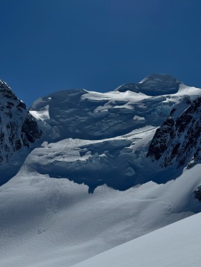 A break in the weather last week gave us the chance to get up onto the Tasman Glacier – and what a truly special place it is 🏔️⛷️
Skiing through incredible ice features, dwarfed beneath the highest peaks in the Southern Alps. A scenic lunch high on the Main Divide below Hochstetter Dome. And time for some beautiful spring corn laps on the Bonney Glacier.
With all the recent storms, the glacier is super well filled at the moment, with very few open crevasses – a pure delight to travel and ski through.
A privilege, as always, to spend time in such a spectacular and special place. ❄️💙
📸 @elke_mountain_guide
#SkiTouring #GlacierSkiing #SkiMountaineering #BackcountrySkiing #AorakiMountCookNationalPark - A break in the weather last week gave us the chance to get up onto the Tasman Glacier – and what a truly special place it is 🏔️⛷️ Skiing through incredible ice features, dwarfed beneath the highest peaks in the Southern Alps. 17