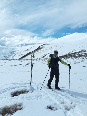 Yesterday we managed to sneak in a sweet day tour on Nordic skis before the southerly storm hit.
Perfect timing — this morning Rex Simpson Hut is reporting 20cm of fresh snow overnight! ❄️⛷️
Watch this space… once the cloud clears, we’ll be heading back up for some incredible skiing and can give a better conditions update. 🌨️🏔️
📸 @reiseraxel
#NordicSkiing #SkiTouringNZ #TwoThumbRange #RexSimpsonHut #LakeTekapo #AlpineRecreation #TekapoAdventures #FreshSnow #WinterMagic #BackcountrySkiing #SkiTouring #SnowStorm #NZMGA #GuideLife - Yesterday we managed to sneak in a sweet day tour on Nordic skis before the southerly storm hit. 3