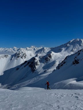Five days. Endless powder turns. It’s been a busy week.✨⛷️
Erewhon Hut delivered the goods — from mellow laps to big lines, we scored it all. The snow was light, the weather was on point, and the stoke levels were sky high. 🏔️❄️
Nothing but happy faces, tired legs, and memories to last until the next mission. This is what ski touring dreams are made of! 💙
#ErewhonHut #SkiTouringNZ #PowderDays #FirstTracks #EarnYourTurns #SkiUphill #SouthernAlps #SkiAdventure #BackcountryBliss #SkiTouring #SplitBoarding #BackcountrySkiing #AlpineRecreation #NZMGA #WeAreIFMGA #GuidesLife
@erewhon_hut @nzmga - Five days. 11