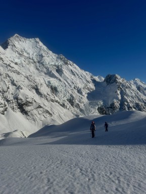A brilliant few days on our Mountaineering Course at Caroline Hut. ❄️🏔️
We scored a great run of weather and made the most of every minute. Lots of time on crampons, building confidence with essential alpine movement skills, and packing in plenty of practical learning along the way — avalanche awareness and rescue skills, knots, belaying, abseiling and glacier travel.
And there was plenty of terrain to put it all into practice: a day trip up Kaitiaki Peak, across Ball Pass and a loop over the Ball Glacier.
A busy few days, a lot learnt, and some pretty spectacular alpine terrain along the way.
🔗 https://alpinerecreation.com/new-zealand-alpine-instruction-courses/mountaineering-and-climbing-instruction-courses/introductory-mountaineering-course
📷 @elke_mountain_guide
#WinterMountaineering #MountaineeringCourse #CarolineHut #BallPass #AlpineClimbing - A brilliant few days on our Mountaineering Course at Caroline Hut. 1
