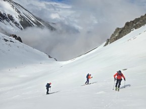 A great few days at Erewhon Hut — fun vibes, interesting lines and plenty of spring skiing. 🎿
A southerly storm rolled through on our final morning, putting an end to any thought of flying out. So, we opted to walk instead.
With snow right down to the valley floor, the walk out turned into an adventure of its own — and the views over a very winter-looking Rangitata Valley were pretty spectacular ❄️🏔️
🔗 https://alpinerecreation.com/new-zealand-backcountry-skiing-and-split-boarding/the-best-freeride-ski-touring-and-split-boarding-adventures-in-new-zealand/erewhon-hut-potts-range-ski-and-split-board-tours
📷 @wild_for_flowers @arendmerrie
#ErewhonHut #SkiTouring #BackcountrySkiing #SouthernAlps #SpringSkiing - A great few days at Erewhon Hut — fun vibes, interesting lines and plenty of spring skiing. 6