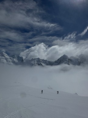 A pretty special week ski touring on the glaciers. ❄️⛷️
We scored a good run of weather and made the most of it — from the Murchison Headwall and Mannering Glacier to the Darwin Bowls and the shoulder of Hochstetter Dome, where we stopped for a snack with views all the way out towards the West Coast and Tasman Sea.
We skied through the incredible ice formations of Canyonlands, toured up the Bonney Glacier to Turnbull Saddle for lunch with the Minarets spread out in front of us, and found sheltered corners amongst the ice to escape the wind.
There was good skiing to be found too — picking our way through pockets of powder and making the most of some beautifully creamy spring corn.
A happy hut day in the middle gave us a chance to rest the legs, brush up on crevasse rescue skills and team up with fellow IFMGA guide Petrouchka and her group.
All up, a fantastic week in an extraordinary place. Big mountains, glaciers, great company and plenty of turns. 🏔️
🔗 https://alpinerecreation.com/new-zealand-backcountry-skiing-and-split-boarding/new-zealands-best-glacier-touring-and-ski-mountaineering/ski-mount-cook-and-westland-glaciers
📷 @elke_mountain_guide
#SkiMountaineering #GlacierSkiing #SkiTouring #BackcountrySkiing #AorakiMountCookNatinalPark - A pretty special week ski touring on the glaciers. 11