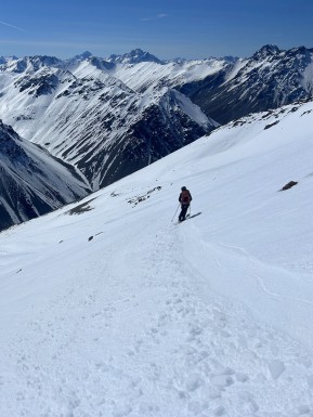 A stellar three days at O’Leary’s Hut, harvesting perfect spring corn. ☀️⛷️
Long days, smooth turns and classic Cass Valley scenery — spring skiing at its best.
📷 @discosuperfly__
#SkiTouring #SpringSkiing #CassValleySkiTouring #BackcountrySkiing #SkiTekapo - A stellar three days at O’Leary’s Hut, harvesting perfect spring corn. 4