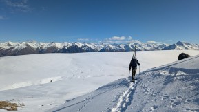 Last week’s Nordic ski touring adventure in the Two Thumb Range delivered the goods 🙌
Blue skies, crisp snow, and endless ridgeline cruising with Lake Tekapo sparkling below. Hard to beat days like these — perfect conditions for long glides and big views. ❄️⛷️✨
📸 @owen.climb.ride.fly
#TwoThumbRange #NordicSkiing #LakeTekapo #RexSimpsonHut #CrossCountrySkiing #TekapoAdventures #SkiTekapo #BackcountryNZ #AlpineRecreation #SkiTouringNZ #SouthernAlps #GuidesLife - Last week’s Nordic ski touring adventure in the Two Thumb Range delivered the goods 🙌 Blue skies, crisp snow, and endless ridgeline cruising with Lake Tekapo sparkling below. 5