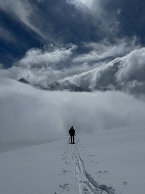 A pretty special week ski touring on the glaciers. ❄️⛷️
We scored a good run of weather and made the most of it — from the Murchison Headwall and Mannering Glacier to the Darwin Bowls and the shoulder of Hochstetter Dome, where we stopped for a snack with views all the way out towards the West Coast and Tasman Sea.
We skied through the incredible ice formations of Canyonlands, toured up the Bonney Glacier to Turnbull Saddle for lunch with the Minarets spread out in front of us, and found sheltered corners amongst the ice to escape the wind.
There was good skiing to be found too — picking our way through pockets of powder and making the most of some beautifully creamy spring corn.
A happy hut day in the middle gave us a chance to rest the legs, brush up on crevasse rescue skills and team up with fellow IFMGA guide Petrouchka and her group.
All up, a fantastic week in an extraordinary place. Big mountains, glaciers, great company and plenty of turns. 🏔️
🔗 https://alpinerecreation.com/new-zealand-backcountry-skiing-and-split-boarding/new-zealands-best-glacier-touring-and-ski-mountaineering/ski-mount-cook-and-westland-glaciers
📷 @elke_mountain_guide
#SkiMountaineering #GlacierSkiing #SkiTouring #BackcountrySkiing #AorakiMountCookNatinalPark - A pretty special week ski touring on the glaciers. 12