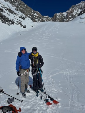 A break in the weather last week gave us the chance to get up onto the Tasman Glacier – and what a truly special place it is 🏔️⛷️
Skiing through incredible ice features, dwarfed beneath the highest peaks in the Southern Alps. A scenic lunch high on the Main Divide below Hochstetter Dome. And time for some beautiful spring corn laps on the Bonney Glacier.
With all the recent storms, the glacier is super well filled at the moment, with very few open crevasses – a pure delight to travel and ski through.
A privilege, as always, to spend time in such a spectacular and special place. ❄️💙
📸 @elke_mountain_guide
#SkiTouring #GlacierSkiing #SkiMountaineering #BackcountrySkiing #AorakiMountCookNationalPark - A break in the weather last week gave us the chance to get up onto the Tasman Glacier – and what a truly special place it is 🏔️⛷️ Skiing through incredible ice features, dwarfed beneath the highest peaks in the Southern Alps. 4