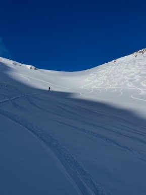 Five days. Endless powder turns. It’s been a busy week.✨⛷️
Erewhon Hut delivered the goods — from mellow laps to big lines, we scored it all. The snow was light, the weather was on point, and the stoke levels were sky high. 🏔️❄️
Nothing but happy faces, tired legs, and memories to last until the next mission. This is what ski touring dreams are made of! 💙
#ErewhonHut #SkiTouringNZ #PowderDays #FirstTracks #EarnYourTurns #SkiUphill #SouthernAlps #SkiAdventure #BackcountryBliss #SkiTouring #SplitBoarding #BackcountrySkiing #AlpineRecreation #NZMGA #WeAreIFMGA #GuidesLife
@erewhon_hut @nzmga - Five days. 7