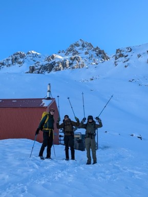 Another successful snowshoe mountaineering mission up to O’Leary’s Hut in the Cass Valley ✅❄️
A solid few days of travel, skills, and stunning views – with everything from mountain skills to route planning and avalanche safety.
And yes… the hot tub was on 🔥 Nothing like a soak under the stars after a big day in the hills. Thanks to the team for the good vibes and strong legs!
📸 @owen.climb.ride.fly
#CassValley #Snowshoeing #WinterMountaineering #OLearysHut #AlpineRecreation #BackcountryHutLife #HotTubWithAView #NZMountains #SouthernAlps #NZMGA #GuidesLife
@nzmga @nz_mackenzie @explorecassvalley - Another successful snowshoe mountaineering mission up to O’Leary’s Hut in the Cass Valley ✅❄️ A solid few days of travel, skills, and stunning views – with everything from mountain skills to route planning and avalanche safety. 2