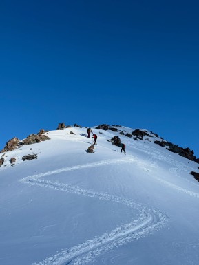 Five days. Endless powder turns. It’s been a busy week.✨⛷️
Erewhon Hut delivered the goods — from mellow laps to big lines, we scored it all. The snow was light, the weather was on point, and the stoke levels were sky high. 🏔️❄️
Nothing but happy faces, tired legs, and memories to last until the next mission. This is what ski touring dreams are made of! 💙
#ErewhonHut #SkiTouringNZ #PowderDays #FirstTracks #EarnYourTurns #SkiUphill #SouthernAlps #SkiAdventure #BackcountryBliss #SkiTouring #SplitBoarding #BackcountrySkiing #AlpineRecreation #NZMGA #WeAreIFMGA #GuidesLife
@erewhon_hut @nzmga - Five days. 9