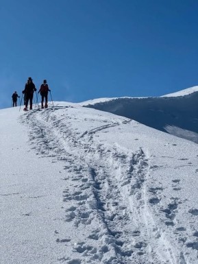3 days of snowshoeing bliss up at Rex Simpson Hut ❄️⛰️
Perfect conditions, blue skies, and great snow underfoot — we’ve been spoiled with an incredible run of weather lately. A magic winter adventure in the Two Thumb Range!
📸 P. Munro
#Snowshoeing #WinterAdventure #TwoThumbRange #RexSimpsonHut #LakeTekapo #SouthernAlpsNZ #BackcountryNZ #AlpineAdventure #SnowTrip #WinterEscape #ExploreNZ #MountainsAreCalling #MackenzieNZ #HikeTekapo #TekapoAdventures #AlpineRecreation - 3 days of snowshoeing bliss up at Rex Simpson Hut ❄️⛰️ Perfect conditions, blue skies, and great snow underfoot — we’ve been spoiled with an incredible run of weather lately. 6