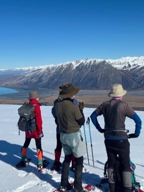 3 days of snowshoeing bliss up at Rex Simpson Hut ❄️⛰️
Perfect conditions, blue skies, and great snow underfoot — we’ve been spoiled with an incredible run of weather lately. A magic winter adventure in the Two Thumb Range!
📸 P. Munro
#Snowshoeing #WinterAdventure #TwoThumbRange #RexSimpsonHut #LakeTekapo #SouthernAlpsNZ #BackcountryNZ #AlpineAdventure #SnowTrip #WinterEscape #ExploreNZ #MountainsAreCalling #MackenzieNZ #HikeTekapo #TekapoAdventures #AlpineRecreation - 3 days of snowshoeing bliss up at Rex Simpson Hut ❄️⛰️ Perfect conditions, blue skies, and great snow underfoot — we’ve been spoiled with an incredible run of weather lately. 4
