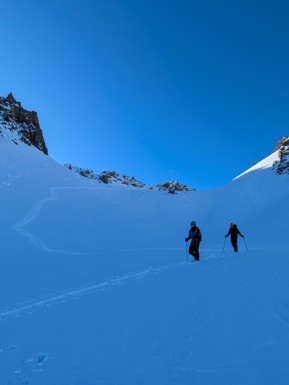 Another successful snowshoe mountaineering mission up to O’Leary’s Hut in the Cass Valley ✅❄️
A solid few days of travel, skills, and stunning views – with everything from mountain skills to route planning and avalanche safety.
And yes… the hot tub was on 🔥 Nothing like a soak under the stars after a big day in the hills. Thanks to the team for the good vibes and strong legs!
📸 @owen.climb.ride.fly
#CassValley #Snowshoeing #WinterMountaineering #OLearysHut #AlpineRecreation #BackcountryHutLife #HotTubWithAView #NZMountains #SouthernAlps #NZMGA #GuidesLife
@nzmga @nz_mackenzie @explorecassvalley - Another successful snowshoe mountaineering mission up to O’Leary’s Hut in the Cass Valley ✅❄️ A solid few days of travel, skills, and stunning views – with everything from mountain skills to route planning and avalanche safety. 7