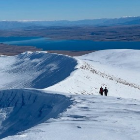 Snowshoeing in the Two Thumb Range last week — what a trip! 🌞❄️
We had perfect weather, great snow underfoot, and a lovely group of guests to share it all with. Big blue skies, fresh mountain air, and plenty of laughs along the way — couldn’t ask for more.
📸 P. Munro
#SnowshoeingNZ #TwoThumbRange #RexSimpsonHut #AlpineRecreation #LakeTekapo #NZMustDo #TekapoAdventures #WinterAdventures #BackcountryNZ #SouthernAlps - Snowshoeing in the Two Thumb Range last week — what a trip! 2
