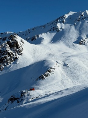 Five days. Endless powder turns. It’s been a busy week.✨⛷️
Erewhon Hut delivered the goods — from mellow laps to big lines, we scored it all. The snow was light, the weather was on point, and the stoke levels were sky high. 🏔️❄️
Nothing but happy faces, tired legs, and memories to last until the next mission. This is what ski touring dreams are made of! 💙
#ErewhonHut #SkiTouringNZ #PowderDays #FirstTracks #EarnYourTurns #SkiUphill #SouthernAlps #SkiAdventure #BackcountryBliss #SkiTouring #SplitBoarding #BackcountrySkiing #AlpineRecreation #NZMGA #WeAreIFMGA #GuidesLife
@erewhon_hut @nzmga - Five days. 14