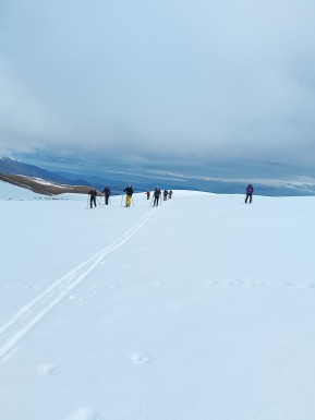 Yesterday we managed to sneak in a sweet day tour on Nordic skis before the southerly storm hit.
Perfect timing — this morning Rex Simpson Hut is reporting 20cm of fresh snow overnight! ❄️⛷️
Watch this space… once the cloud clears, we’ll be heading back up for some incredible skiing and can give a better conditions update. 🌨️🏔️
📸 @reiseraxel
#NordicSkiing #SkiTouringNZ #TwoThumbRange #RexSimpsonHut #LakeTekapo #AlpineRecreation #TekapoAdventures #FreshSnow #WinterMagic #BackcountrySkiing #SkiTouring #SnowStorm #NZMGA #GuideLife - Yesterday we managed to sneak in a sweet day tour on Nordic skis before the southerly storm hit. 4