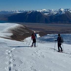 Snowshoeing in the Two Thumb Range last week — what a trip! 🌞❄️
We had perfect weather, great snow underfoot, and a lovely group of guests to share it all with. Big blue skies, fresh mountain air, and plenty of laughs along the way — couldn’t ask for more.
📸 P. Munro
#SnowshoeingNZ #TwoThumbRange #RexSimpsonHut #AlpineRecreation #LakeTekapo #NZMustDo #TekapoAdventures #WinterAdventures #BackcountryNZ #SouthernAlps - Snowshoeing in the Two Thumb Range last week — what a trip! 4