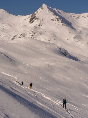 Looking back at August…
Fun adventures touring on Nordic skis out of Rex Simpson Hut in the Two Thumb Range 🎿✨
From gliding across snowy basins to climbing towards Stag Saddle, the days were full of exploring and chasing big Mackenzie views.
Evenings at the hut brought plenty of laughs and stories. Guide Simon even whipped up some backcountry Eggs Benedict — now that’s a brunch to fuel adventures 🥚🍳👌
📸 A. McIntosh
#NordicSkiing #CrossCountrySkiing #TwoThumbRange #RexSimpsonHut #StagSaddle #LakeTekapo #BigSkyCountry #TekapoAdventures #MackenzieNZ #WinterAdventures #SkiTouringNZ #AlpineRecreation - Looking back at August… Fun adventures touring on Nordic skis out of Rex Simpson Hut in the Two Thumb Range 🎿✨ From gliding across snowy basins to climbing towards Stag Saddle, the days were full of exploring and chasing big Mackenzie views. 5