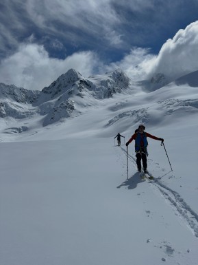 A pretty special week ski touring on the glaciers. ❄️⛷️
We scored a good run of weather and made the most of it — from the Murchison Headwall and Mannering Glacier to the Darwin Bowls and the shoulder of Hochstetter Dome, where we stopped for a snack with views all the way out towards the West Coast and Tasman Sea.
We skied through the incredible ice formations of Canyonlands, toured up the Bonney Glacier to Turnbull Saddle for lunch with the Minarets spread out in front of us, and found sheltered corners amongst the ice to escape the wind.
There was good skiing to be found too — picking our way through pockets of powder and making the most of some beautifully creamy spring corn.
A happy hut day in the middle gave us a chance to rest the legs, brush up on crevasse rescue skills and team up with fellow IFMGA guide Petrouchka and her group.
All up, a fantastic week in an extraordinary place. Big mountains, glaciers, great company and plenty of turns. 🏔️
🔗 https://alpinerecreation.com/new-zealand-backcountry-skiing-and-split-boarding/new-zealands-best-glacier-touring-and-ski-mountaineering/ski-mount-cook-and-westland-glaciers
📷 @elke_mountain_guide
#SkiMountaineering #GlacierSkiing #SkiTouring #BackcountrySkiing #AorakiMountCookNatinalPark - A pretty special week ski touring on the glaciers. 18