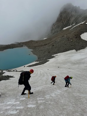 Step, step, ice axe — the careful methodical rhythm of moving securely on crampons. Learning these fundamental mountaineering skills is just part of the adventure on the Ball Pass Crossing 🏔️🥾
🔗 https://alpinerecreation.com/new-zealand-alpine-hikes-trekking-and-snowshoeing/trans-alpine-crossings-and-traverses/ball-pass-crossing
📸 @elke_mountain_guide
#AlpineSkills #AlpineCrossing #BallPassCrossing #MountainJourney #AorakiMountCook New Zealand Alpine Instruction Courses - Step, step, ice axe — the careful methodical rhythm of moving securely on crampons. 3