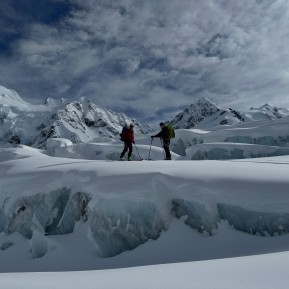 A pretty special week ski touring on the glaciers. ❄️⛷️
We scored a good run of weather and made the most of it — from the Murchison Headwall and Mannering Glacier to the Darwin Bowls and the shoulder of Hochstetter Dome, where we stopped for a snack with views all the way out towards the West Coast and Tasman Sea.
We skied through the incredible ice formations of Canyonlands, toured up the Bonney Glacier to Turnbull Saddle for lunch with the Minarets spread out in front of us, and found sheltered corners amongst the ice to escape the wind.
There was good skiing to be found too — picking our way through pockets of powder and making the most of some beautifully creamy spring corn.
A happy hut day in the middle gave us a chance to rest the legs, brush up on crevasse rescue skills and team up with fellow IFMGA guide Petrouchka and her group.
All up, a fantastic week in an extraordinary place. Big mountains, glaciers, great company and plenty of turns. 🏔️
🔗 https://alpinerecreation.com/new-zealand-backcountry-skiing-and-split-boarding/new-zealands-best-glacier-touring-and-ski-mountaineering/ski-mount-cook-and-westland-glaciers
📷 @elke_mountain_guide
#SkiMountaineering #GlacierSkiing #SkiTouring #BackcountrySkiing #AorakiMountCookNatinalPark - A pretty special week ski touring on the glaciers. 1