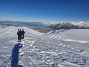 Crunching through fresh snow, following ridgelines above Lake Tekapo and watching the Southern Alps stretch to the horizon. This is what snowshoeing in the Two Thumb Range is all about.
As the sun dipped behind the peaks, we traded mountain boots for a roaring fire and a warm hut deep in the backcountry. Bliss. 🏔️❄️☀️
📸 T. Shaw
#snowshoeing #TwoThumbRange #RexSimpsonHut #LakeTekapo #WinterAdventures - Crunching through fresh snow, following ridgelines above Lake Tekapo and watching the Southern Alps stretch to the horizon. 2