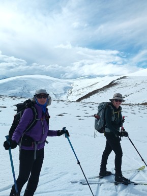 Yesterday we managed to sneak in a sweet day tour on Nordic skis before the southerly storm hit.
Perfect timing — this morning Rex Simpson Hut is reporting 20cm of fresh snow overnight! ❄️⛷️
Watch this space… once the cloud clears, we’ll be heading back up for some incredible skiing and can give a better conditions update. 🌨️🏔️
📸 @reiseraxel
#NordicSkiing #SkiTouringNZ #TwoThumbRange #RexSimpsonHut #LakeTekapo #AlpineRecreation #TekapoAdventures #FreshSnow #WinterMagic #BackcountrySkiing #SkiTouring #SnowStorm #NZMGA #GuideLife - Yesterday we managed to sneak in a sweet day tour on Nordic skis before the southerly storm hit. 5