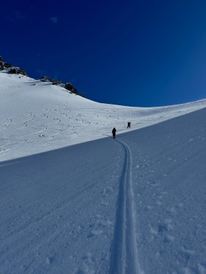 The Cass delivered this week. 🤙🏔️⛷️
An early morning 4WD up the valley, a heli flight into the heart of the range, and a fresh top-up of powder to kick things off. By the end of the week, we were carving spring corn in the sunshine.
There was a wee dram (or two) at the Bad Decision “Whiskey Hut” 🥃, plenty of remote ski touring, a lap of the “Scorpion”, and a final hike out to Memorial Hut for a picnic lunch in the sun before the 4WD back down the valley.
Kiwi ski touring at its finest — no ski lifts, no crowds, just real backcountry wilderness, with a touch of comfort in Glenmore Station’s heated private huts.
That combination of wild, remote skiing and a warm hut to come home to is what makes the Cass Valley such a unique experience.
📸 @elke_mountain_guide
#CassValley #SkiTouring #BackcountrySkiing #SkiTekapo #EarnYourTurns - The Cass delivered this week. 7