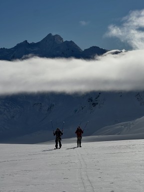 A break in the weather last week gave us the chance to get up onto the Tasman Glacier – and what a truly special place it is 🏔️⛷️
Skiing through incredible ice features, dwarfed beneath the highest peaks in the Southern Alps. A scenic lunch high on the Main Divide below Hochstetter Dome. And time for some beautiful spring corn laps on the Bonney Glacier.
With all the recent storms, the glacier is super well filled at the moment, with very few open crevasses – a pure delight to travel and ski through.
A privilege, as always, to spend time in such a spectacular and special place. ❄️💙
📸 @elke_mountain_guide
#SkiTouring #GlacierSkiing #SkiMountaineering #BackcountrySkiing #AorakiMountCookNationalPark - A break in the weather last week gave us the chance to get up onto the Tasman Glacier – and what a truly special place it is 🏔️⛷️ Skiing through incredible ice features, dwarfed beneath the highest peaks in the Southern Alps. 2