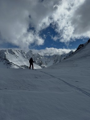 The Cass delivered this week. 🤙🏔️⛷️
An early morning 4WD up the valley, a heli flight into the heart of the range, and a fresh top-up of powder to kick things off. By the end of the week, we were carving spring corn in the sunshine.
There was a wee dram (or two) at the Bad Decision “Whiskey Hut” 🥃, plenty of remote ski touring, a lap of the “Scorpion”, and a final hike out to Memorial Hut for a picnic lunch in the sun before the 4WD back down the valley.
Kiwi ski touring at its finest — no ski lifts, no crowds, just real backcountry wilderness, with a touch of comfort in Glenmore Station’s heated private huts.
That combination of wild, remote skiing and a warm hut to come home to is what makes the Cass Valley such a unique experience.
📸 @elke_mountain_guide
#CassValley #SkiTouring #BackcountrySkiing #SkiTekapo #EarnYourTurns - The Cass delivered this week. 6