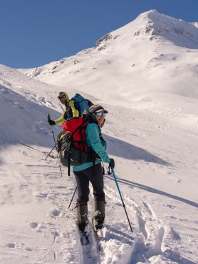 Looking back at August…
Fun adventures touring on Nordic skis out of Rex Simpson Hut in the Two Thumb Range 🎿✨
From gliding across snowy basins to climbing towards Stag Saddle, the days were full of exploring and chasing big Mackenzie views.
Evenings at the hut brought plenty of laughs and stories. Guide Simon even whipped up some backcountry Eggs Benedict — now that’s a brunch to fuel adventures 🥚🍳👌
📸 A. McIntosh
#NordicSkiing #CrossCountrySkiing #TwoThumbRange #RexSimpsonHut #StagSaddle #LakeTekapo #BigSkyCountry #TekapoAdventures #MackenzieNZ #WinterAdventures #SkiTouringNZ #AlpineRecreation - Looking back at August… Fun adventures touring on Nordic skis out of Rex Simpson Hut in the Two Thumb Range 🎿✨ From gliding across snowy basins to climbing towards Stag Saddle, the days were full of exploring and chasing big Mackenzie views. 7