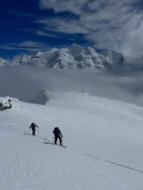 A pretty special week ski touring on the glaciers. ❄️⛷️
We scored a good run of weather and made the most of it — from the Murchison Headwall and Mannering Glacier to the Darwin Bowls and the shoulder of Hochstetter Dome, where we stopped for a snack with views all the way out towards the West Coast and Tasman Sea.
We skied through the incredible ice formations of Canyonlands, toured up the Bonney Glacier to Turnbull Saddle for lunch with the Minarets spread out in front of us, and found sheltered corners amongst the ice to escape the wind.
There was good skiing to be found too — picking our way through pockets of powder and making the most of some beautifully creamy spring corn.
A happy hut day in the middle gave us a chance to rest the legs, brush up on crevasse rescue skills and team up with fellow IFMGA guide Petrouchka and her group.
All up, a fantastic week in an extraordinary place. Big mountains, glaciers, great company and plenty of turns. 🏔️
🔗 https://alpinerecreation.com/new-zealand-backcountry-skiing-and-split-boarding/new-zealands-best-glacier-touring-and-ski-mountaineering/ski-mount-cook-and-westland-glaciers
📷 @elke_mountain_guide
#SkiMountaineering #GlacierSkiing #SkiTouring #BackcountrySkiing #AorakiMountCookNatinalPark - A pretty special week ski touring on the glaciers. 10