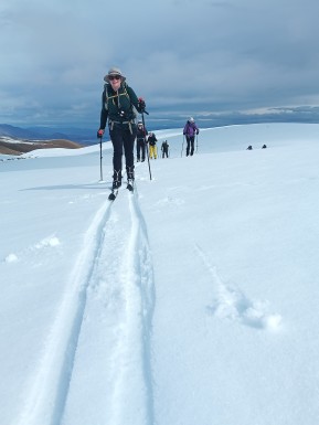 Yesterday we managed to sneak in a sweet day tour on Nordic skis before the southerly storm hit.
Perfect timing — this morning Rex Simpson Hut is reporting 20cm of fresh snow overnight! ❄️⛷️
Watch this space… once the cloud clears, we’ll be heading back up for some incredible skiing and can give a better conditions update. 🌨️🏔️
📸 @reiseraxel
#NordicSkiing #SkiTouringNZ #TwoThumbRange #RexSimpsonHut #LakeTekapo #AlpineRecreation #TekapoAdventures #FreshSnow #WinterMagic #BackcountrySkiing #SkiTouring #SnowStorm #NZMGA #GuideLife - Yesterday we managed to sneak in a sweet day tour on Nordic skis before the southerly storm hit. 6