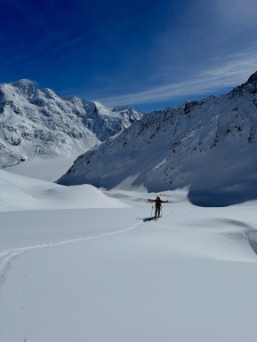 A pretty special week ski touring on the glaciers. ❄️⛷️
We scored a good run of weather and made the most of it — from the Murchison Headwall and Mannering Glacier to the Darwin Bowls and the shoulder of Hochstetter Dome, where we stopped for a snack with views all the way out towards the West Coast and Tasman Sea.
We skied through the incredible ice formations of Canyonlands, toured up the Bonney Glacier to Turnbull Saddle for lunch with the Minarets spread out in front of us, and found sheltered corners amongst the ice to escape the wind.
There was good skiing to be found too — picking our way through pockets of powder and making the most of some beautifully creamy spring corn.
A happy hut day in the middle gave us a chance to rest the legs, brush up on crevasse rescue skills and team up with fellow IFMGA guide Petrouchka and her group.
All up, a fantastic week in an extraordinary place. Big mountains, glaciers, great company and plenty of turns. 🏔️
🔗 https://alpinerecreation.com/new-zealand-backcountry-skiing-and-split-boarding/new-zealands-best-glacier-touring-and-ski-mountaineering/ski-mount-cook-and-westland-glaciers
📷 @elke_mountain_guide
#SkiMountaineering #GlacierSkiing #SkiTouring #BackcountrySkiing #AorakiMountCookNatinalPark - A pretty special week ski touring on the glaciers. 7