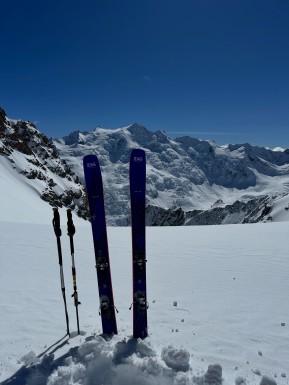 A pretty special week ski touring on the glaciers. ❄️⛷️
We scored a good run of weather and made the most of it — from the Murchison Headwall and Mannering Glacier to the Darwin Bowls and the shoulder of Hochstetter Dome, where we stopped for a snack with views all the way out towards the West Coast and Tasman Sea.
We skied through the incredible ice formations of Canyonlands, toured up the Bonney Glacier to Turnbull Saddle for lunch with the Minarets spread out in front of us, and found sheltered corners amongst the ice to escape the wind.
There was good skiing to be found too — picking our way through pockets of powder and making the most of some beautifully creamy spring corn.
A happy hut day in the middle gave us a chance to rest the legs, brush up on crevasse rescue skills and team up with fellow IFMGA guide Petrouchka and her group.
All up, a fantastic week in an extraordinary place. Big mountains, glaciers, great company and plenty of turns. 🏔️
🔗 https://alpinerecreation.com/new-zealand-backcountry-skiing-and-split-boarding/new-zealands-best-glacier-touring-and-ski-mountaineering/ski-mount-cook-and-westland-glaciers
📷 @elke_mountain_guide
#SkiMountaineering #GlacierSkiing #SkiTouring #BackcountrySkiing #AorakiMountCookNatinalPark - A pretty special week ski touring on the glaciers. 5