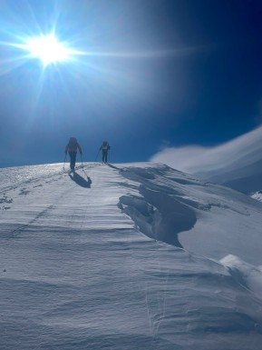 It’s always nice to get reviews from our guests, so we thought we’d share this one ☺️
“Having done Nordic skiing/trekking elsewhere in the world, we weren’t sure what to expect in New Zealand. And, having lived in New Zealand for many years, we weren’t sure what the Two Thumbs Range would be like. We were pleasantly surprised by the unique offerings and exceptional delivery of our adventure, a 4-day trip in the Two Thumbs Range in late August.
Axel made flexible arrangements for our party of 4 and provided us with excellent gear and guides. Simon and Shea were a great match for our group, allowing us to go in different directions with different gear while meeting up for lunches together. The food was superb and well presented. Laughter and good cheer rang from the hut each evening.
Overall, a fantastic experience! Great folks and great memories!”
— D. Kolb
📸 S. Ball
#NordicSkiing #SkiTouring #RexSimpsonHut #TwoThumbRange #TekapoAdventures - It’s always nice to get reviews from our guests, so we thought we’d share this one ☺️ “Having done Nordic skiing/trekking elsewhere in the world, we weren’t sure what to expect in New Zealand. 3