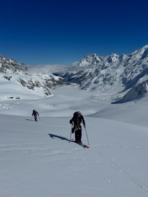A break in the weather last week gave us the chance to get up onto the Tasman Glacier – and what a truly special place it is 🏔️⛷️
Skiing through incredible ice features, dwarfed beneath the highest peaks in the Southern Alps. A scenic lunch high on the Main Divide below Hochstetter Dome. And time for some beautiful spring corn laps on the Bonney Glacier.
With all the recent storms, the glacier is super well filled at the moment, with very few open crevasses – a pure delight to travel and ski through.
A privilege, as always, to spend time in such a spectacular and special place. ❄️💙
📸 @elke_mountain_guide
#SkiTouring #GlacierSkiing #SkiMountaineering #BackcountrySkiing #AorakiMountCookNationalPark - A break in the weather last week gave us the chance to get up onto the Tasman Glacier – and what a truly special place it is 🏔️⛷️ Skiing through incredible ice features, dwarfed beneath the highest peaks in the Southern Alps. 13