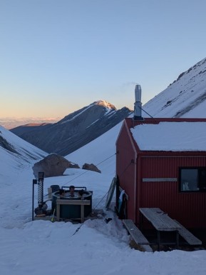 Another successful snowshoe mountaineering mission up to O’Leary’s Hut in the Cass Valley ✅❄️
A solid few days of travel, skills, and stunning views – with everything from mountain skills to route planning and avalanche safety.
And yes… the hot tub was on 🔥 Nothing like a soak under the stars after a big day in the hills. Thanks to the team for the good vibes and strong legs!
📸 @owen.climb.ride.fly
#CassValley #Snowshoeing #WinterMountaineering #OLearysHut #AlpineRecreation #BackcountryHutLife #HotTubWithAView #NZMountains #SouthernAlps #NZMGA #GuidesLife
@nzmga @nz_mackenzie @explorecassvalley - Another successful snowshoe mountaineering mission up to O’Leary’s Hut in the Cass Valley ✅❄️ A solid few days of travel, skills, and stunning views – with everything from mountain skills to route planning and avalanche safety. 3