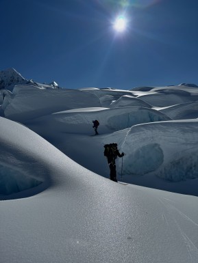 A break in the weather last week gave us the chance to get up onto the Tasman Glacier – and what a truly special place it is 🏔️⛷️
Skiing through incredible ice features, dwarfed beneath the highest peaks in the Southern Alps. A scenic lunch high on the Main Divide below Hochstetter Dome. And time for some beautiful spring corn laps on the Bonney Glacier.
With all the recent storms, the glacier is super well filled at the moment, with very few open crevasses – a pure delight to travel and ski through.
A privilege, as always, to spend time in such a spectacular and special place. ❄️💙
📸 @elke_mountain_guide
#SkiTouring #GlacierSkiing #SkiMountaineering #BackcountrySkiing #AorakiMountCookNationalPark - A break in the weather last week gave us the chance to get up onto the Tasman Glacier – and what a truly special place it is 🏔️⛷️ Skiing through incredible ice features, dwarfed beneath the highest peaks in the Southern Alps. 14