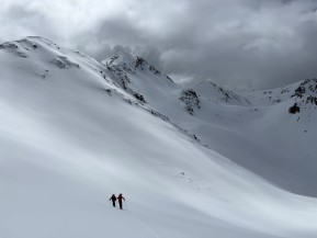 A great few days at Erewhon Hut — fun vibes, interesting lines and plenty of spring skiing. 🎿
A southerly storm rolled through on our final morning, putting an end to any thought of flying out. So, we opted to walk instead.
With snow right down to the valley floor, the walk out turned into an adventure of its own — and the views over a very winter-looking Rangitata Valley were pretty spectacular ❄️🏔️
🔗 https://alpinerecreation.com/new-zealand-backcountry-skiing-and-split-boarding/the-best-freeride-ski-touring-and-split-boarding-adventures-in-new-zealand/erewhon-hut-potts-range-ski-and-split-board-tours
📷 @wild_for_flowers @arendmerrie
#ErewhonHut #SkiTouring #BackcountrySkiing #SouthernAlps #SpringSkiing - A great few days at Erewhon Hut — fun vibes, interesting lines and plenty of spring skiing. 3