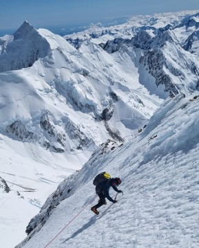 Congratulations to Denis on summitting Aoraki Mount Cook together with IFMGA guide @didacguide 🙌 on top of New Zealand!
#aoraki #aorakimountcook #mtcook #aorakiascent #alpinestart #tasmanglacier #alpineclimbing #mountaineering #summitday #summit #mountainguide #weareifmga Aoraki Mt. Cook Adventures - Aoraki Mount Cook - #263
