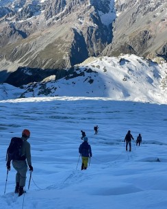 Ball Pass Summit Trek: up Ball Ridge to Kaitiaki Peak, over Ball Glacier in fresh snow — no tracks, no shortcuts, just pure alpine.
Crossing the glacier was surreal: untouched powder over crevassed terrain, every step tested and deliberate. Topped out on Kaitiaki Peak with moody skies over Aoraki, then dropped down the steep, loose and scrubby descent via Cove Stream — classic NZ alpine fun.
A short route on the map, but it demands respect. Epic few days in the high country.
#BallPass #AlpineNZ #MountaineeringLife #BallGlacier #CarolineHut #SouthernAlps #AorakiMountCook #AlpineTrekking #Type2Fun #NoEasyWayOut
@nzmga @nz_mackenzie @nzmountainsafetycouncil - Caroline Hut - #291