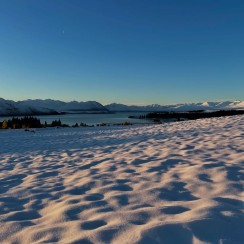 Fresh snow in Tekapo means one thing: time to grab the skis! With the landscape freshly dusted and the Two Thumb Range looking nice and white, we couldn’t resist the temptation to get out for a quick lap on the nordic skis. Got to make the most of it… ❄️🏔️🎿😁
#LakeTekapo #NordicSkiing #CrossCountrySki #MackenzieNZ #SnowDay #WinterAdventure #ExploreNZ #WinterIsComing #FreshSnow Two Thumb Range Adventures - Lake Tekapo Nordic Ski Touring - #299