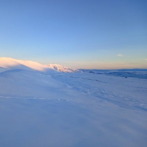 A great few days ski touring up at Rex Simpson Hut! ❄️⛷️
We were treated to an absolute winter wonderland in the Two Thumb Range — so much snow we were skinning straight from the car park! Stable avalanche conditions, a great base (no chance of hitting rocks!), linking turns to the hut door, calm weather, and that magic feeling of having the mountains all to ourselves.
Nothing like hot drinks by the hut fire after a big day breaking trail and earning turns. Already dreaming of the next lap…
📸 @daniel.dortonbrand
#SkiTouringNZ #BackcountrySkiing #TwoThumbRange #RexSimpsonHut #EarnYourTurns #SnowFromTheCarpark #AlpineRecreation #SkiMountaineering #WinterWonderland #MackenzieCountry #SkiUphill - New Zealand's Best Glacier Touring & Ski Mountaineering - #323