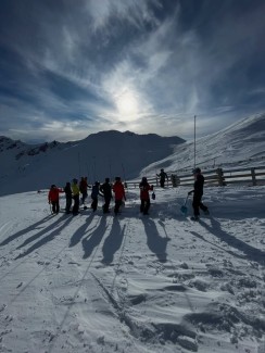 ❄️🎿 Great day out for our Alpine Recreation staff training! 🏔️💪
Always a highlight getting the whole guiding team together—sharing knowledge, brushing up on skills, and reconnecting before the season kicks into full swing.
Mt Dobson turned it on for us with a stunning day and great terrain to work with. Big thanks to the Dobson patrol crew for joining in and making it even better. Here’s to a safe and epic season ahead!
#GuidingLife #AlpineRecreation #StaffTraining #MtDobson #BackcountrySkills #MountainCommunity #WinterReady #AvalancheSkills #SkiTechnique
@mtdobsonski - Avalanche Skills Courses - #328