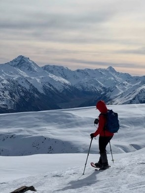 ❄️ Three days of snowshoeing adventure up at Rex Simpson Hut in the Two Thumb Range! 🥾⛰️
We crunched our way through the snow, soaking in crisp mountain air and jaw-dropping views over Lake Tekapo. With the hut as our cozy alpine base, each day brought something different — clear skies, rolling ridgelines, and that unbeatable feeling of being far from the crowds.
From sunrise light on the peaks to starlit evenings by the fire, this trip delivered the perfect mix of challenge and recharge. Winter magic, right on our doorstep. ✨
📸 P. Munro
#SnowshoeNZ #TwoThumbRange #RexSimpsonHut #LakeTekapoViews #WinterAdventure #BackcountryNZ #SnowshoeAdventure #TekapoAdventures #HikeTekapo #AlpineRecreation - Lake Tekapo Alpine Hikes & Treks - #344
