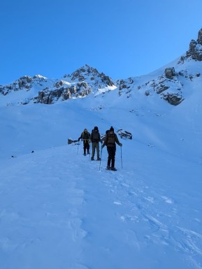 Another successful snowshoe mountaineering mission up to O’Leary’s Hut in the Cass Valley ✅❄️
A solid few days of travel, skills, and stunning views – with everything from mountain skills to route planning and avalanche safety.
And yes… the hot tub was on 🔥 Nothing like a soak under the stars after a big day in the hills. Thanks to the team for the good vibes and strong legs!
📸 @owen.climb.ride.fly
#CassValley #Snowshoeing #WinterMountaineering #OLearysHut #AlpineRecreation #BackcountryHutLife #HotTubWithAView #NZMountains #SouthernAlps #NZMGA #GuidesLife
@nzmga @nz_mackenzie @explorecassvalley Aoraki Mt. Cook Adventures - Winter Mountaineering Course - #349